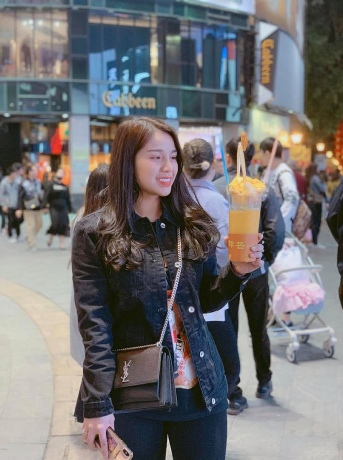 Kh&aacute;nh Linh trong chuyến du lịch Trung Quốc.