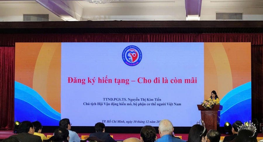 Phó Giáo sư, Tiến sĩ Nguyễn Thị Kim Tiến, Nguyên Bộ trưởng Bộ Y tế phát biểu tại lễ phát động.