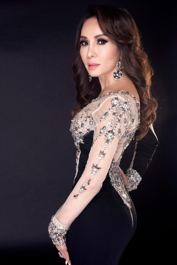 Hoa hậu mang hơn 20kg... lúa đến đấu trường Mrs Universe 2017