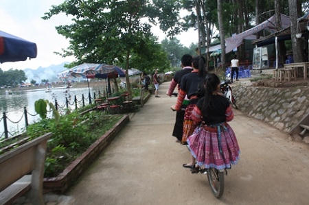 Tết đến là dịp nam thanh nữ tú trao duyên cho nhau.