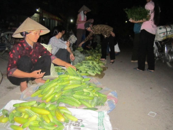 Kẻ bán, người mua ở chợ Âm Phủ rất ít khi mặc cả về giá sản phẩm