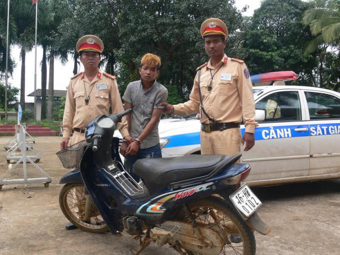 Lực Lượng CSGT Đắk Nông bắt giữ đối tượng Nguyễn Văn Khải lấy trộm xe máy ở Đăk R’lấp.