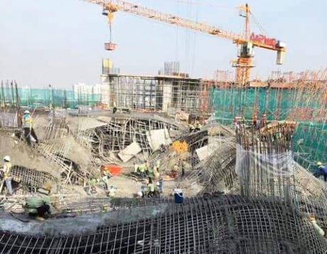 Hiện trường bên trong công trình đang thi công. 