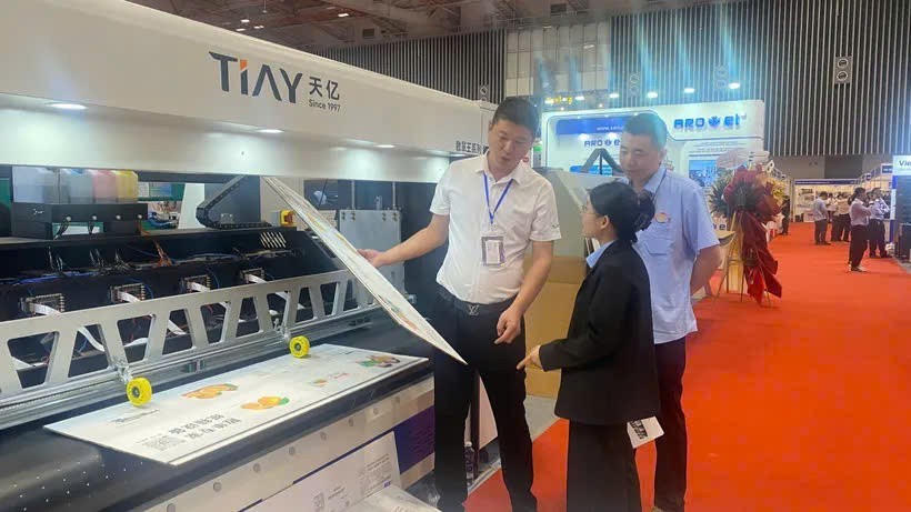 Hơn 350 doanh nghiệp tham dự triển lãm VietnamPrintPack 2025.