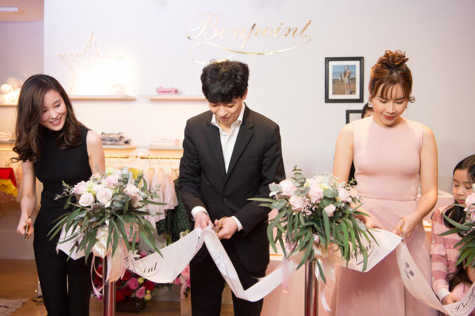 3 mẹ con Lưu Hương Giang h&oacute;a n&agrave;ng thơ nước Ph&aacute;p tại sự kiện thời trang