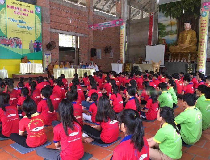 Hơn 200 em thiếu nhi có độ tuổi từ 12-20 về tham dự khóa tu mùa hè với chủ đề “Ươm mầm Thanh Lâm” lần 5.