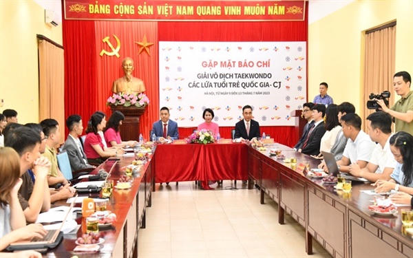 Toàn cảnh buổi gặp mặt báo chí.