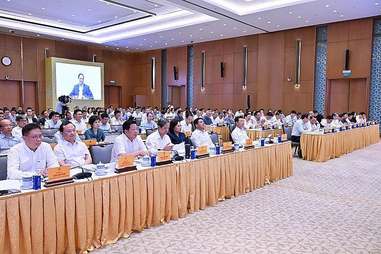 Lãnh đạo các bộ, ngành và địa phương tham dự phiên họp.