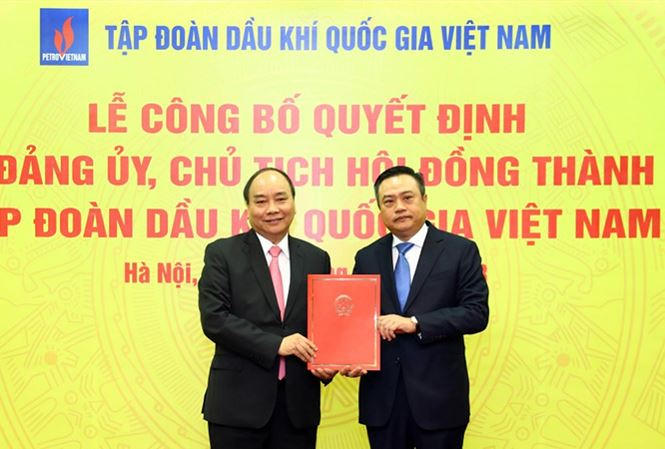Thủ tướng Nguyễn Xuân Phúc trao quyết định cho ông Trần Sỹ Thanh.