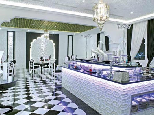 Căn biệt thự này là nơi vợ chồng cô nghỉ ngơi khi làm việc ở trời Tây.