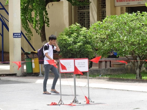Thi THPT Quốc gia 2016: Nhiều thí sinh kết thúc sớm bài thi vì chỉ xét tốt nghiệp