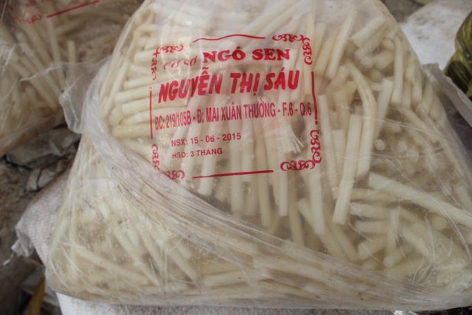 Ngó sen được đưa tập kết tại 18 Hàng Khoai và đưa vào những nhà hàng.