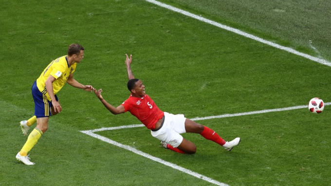 Trận đấu diễn ra với thế trận giằng co, căng thẳng. (Ảnh: FIFA)