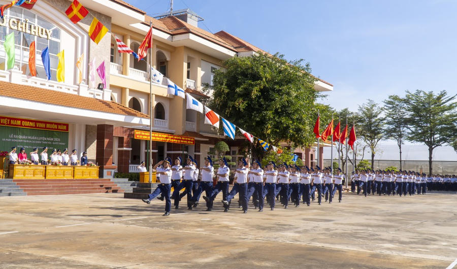 Duyệt đội ngũ tại buổi lễ