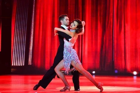 Liveshow 4 Bước nhảy hoàn vũ: Lâm Chi Khanh từ bỏ vì chấn thương, Diệu Nhi dừng bước