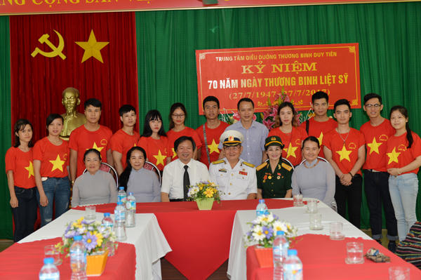 CLB Cựu chiến Binh Phật tử Quán Sứ và thanh thiếu niên Phật tử chùa Quán Sứ đã thăm và tặng quà các thương binh tại Duy Tiên, Hà Nam.