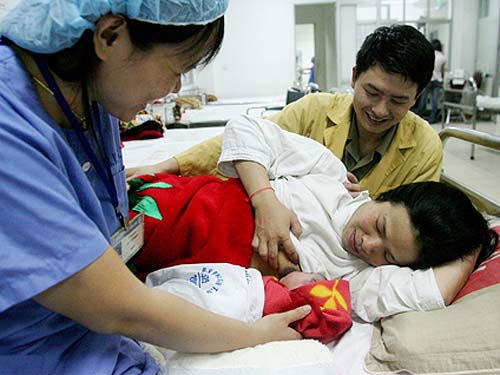 Từ ngày 1/1/2016, người chồng sẽ được nghỉ 5 -14 ngày khi vợ sinh con. Ảnh minh họa. Nguồn: Internet