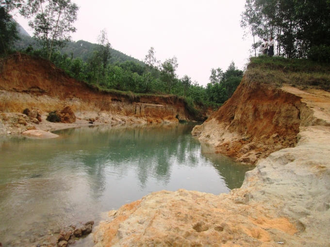 Hơn 2000 khối đất đá bị cuốn trôi.