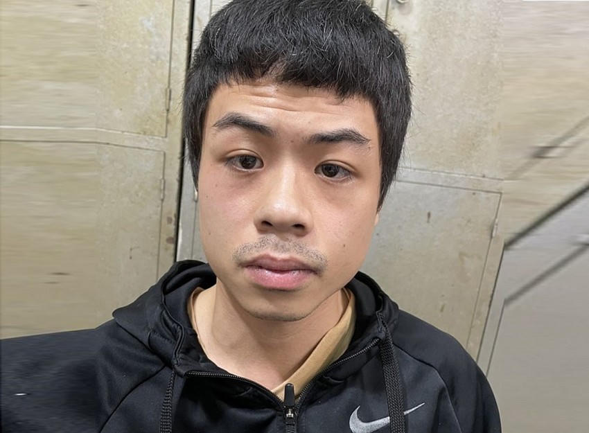 Khởi tố nam thanh niên níu kéo tình cảm bằng dao và khóa số 8.