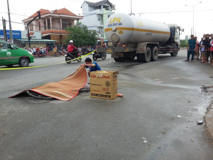 Thi thể nạn nhân tại hiện trường.