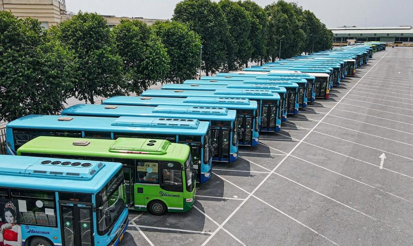 Hà Nội tăng cường các tuyến xe buýt phục vụ nhân dân, du khách tham gia Triển lãm thành tựu kinh tế-xã hội nhân dịp kỷ niệm 80 năm Ngày Quốc khánh. (Ảnh: blog.vexere.com)