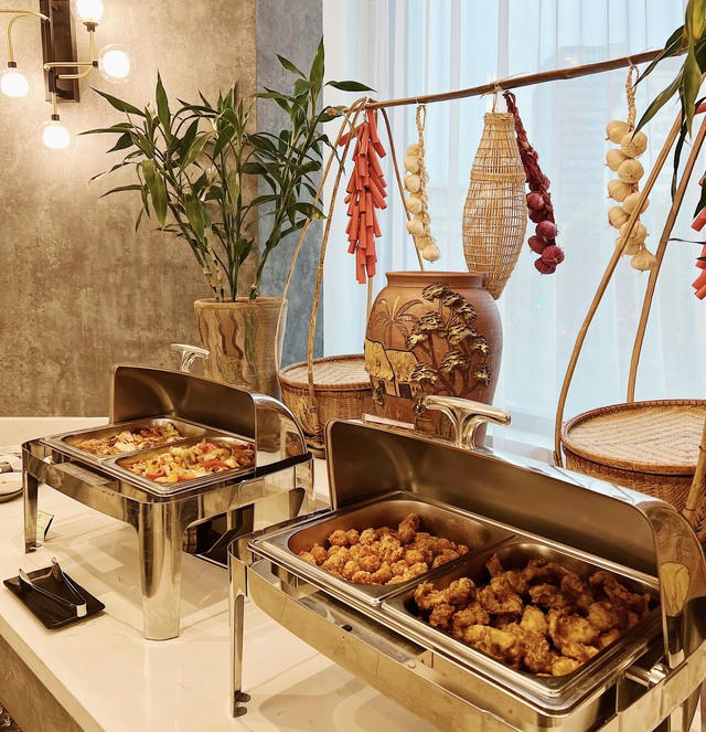 Thực đơn với thực phẩm được chứng nhận Halal đã được chuẩn bị để phục vụ các vận động viên tại Grand Vista Hà Nội - Ảnh: VGP/Tâm Anh