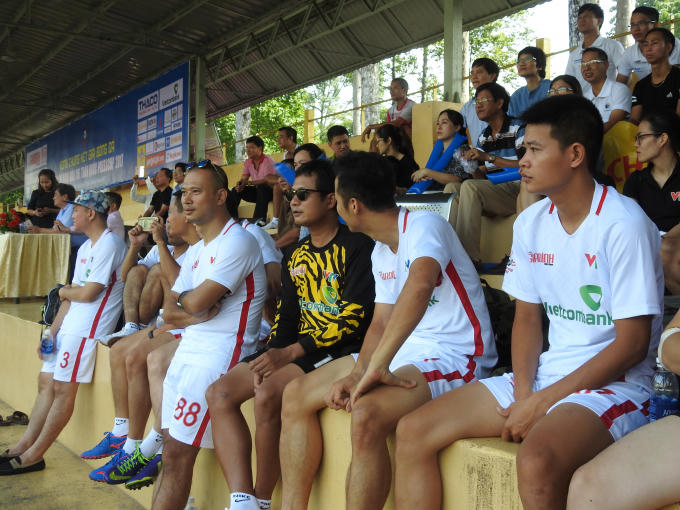 Đội đương kim vô địch Press Cup miền Bắc -VTV đến cổ vũ cho đội báo PLVN.