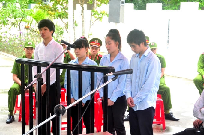 Các bị cáo Huy, Lài, Huyền, Thuận (từ trái sang ph