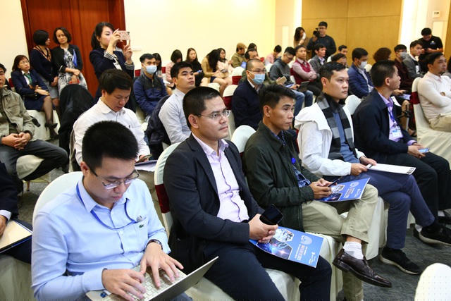 Đại diện một số cơ quan báo chí và nhóm tác giả tại buổi họp báo. Ảnh: Hữu Nghị