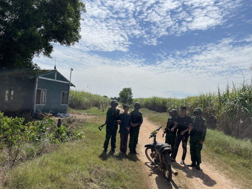 Các đối tượng bị bắt giữ khi đang tìm đường xuất cảnh trái phép sang Campuchia