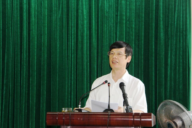 Chủ tịch UBND tỉnh Thanh Hóa Nguyễn Đình Xứng trả lời doanh nghiệp Chiến Thắng. Ảnh: Hồng Đức