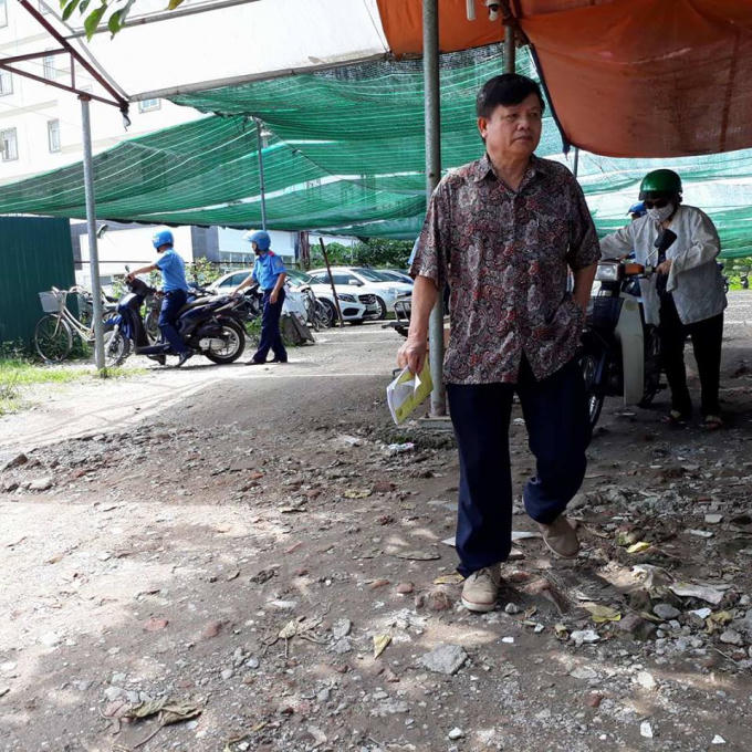 Xuất hiện lực lượng Thanh tra giao thông nhưng bãi xe không phép vẫn hoạt động.