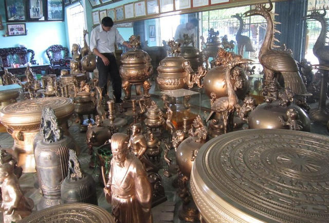 Qua bàn tay tài hoa của những người làm nghề, hàng năm, nhiều sản phẩm đúc đồng phong phú về hình thức, đa dạng về chủng loại
