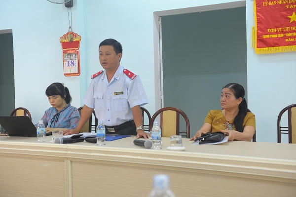 Bà Trần Thị Sáu đã đến BVĐK tỉnh Kon Tum xin lỗi tập thể cán bộ y tế bệnh viện