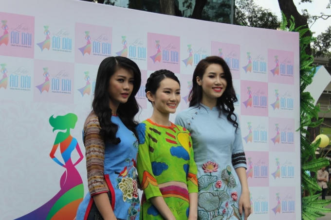 Ba người đẹp khoe sắc trong tà áo dài