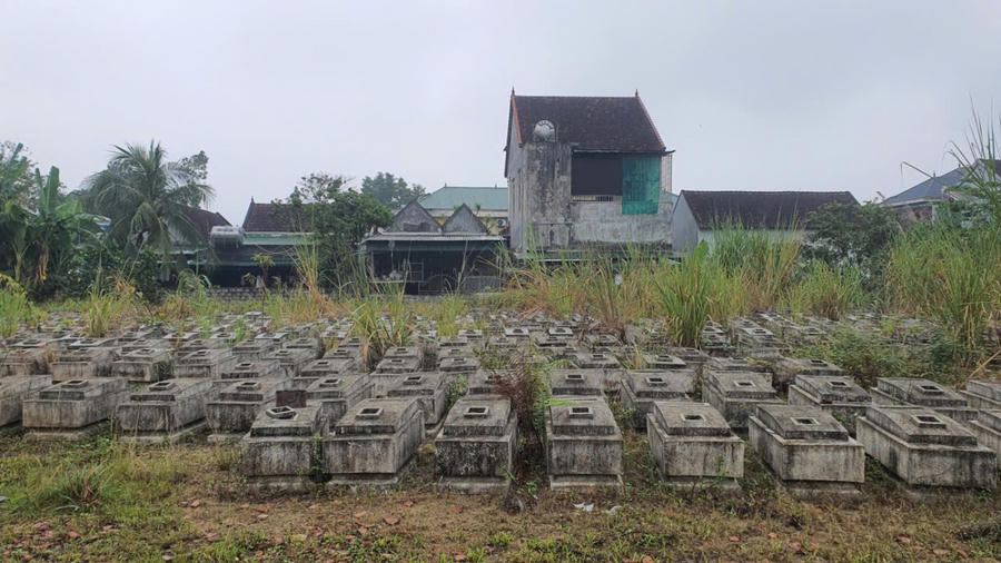 Người dân xã Anh Sơn sống trong bất an.