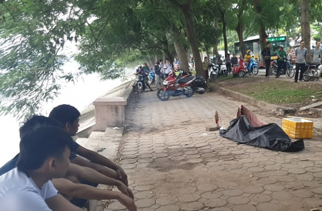 Hà Nội: Bàng hoàng phát hiện thi thể người đàn ông nổi trên mặt hồ Linh Đàm