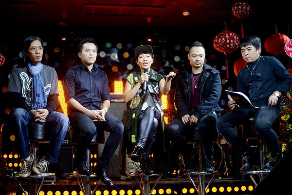 Hà Trần cùng ekip