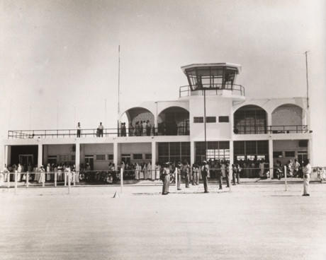 Sân bay Dubai ngày ấy...
