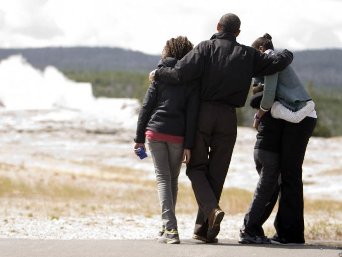 Họ luôn dành cho nhau những cử chỉ ấm áp, hạnh phúc. (Ảnh: Reuters)