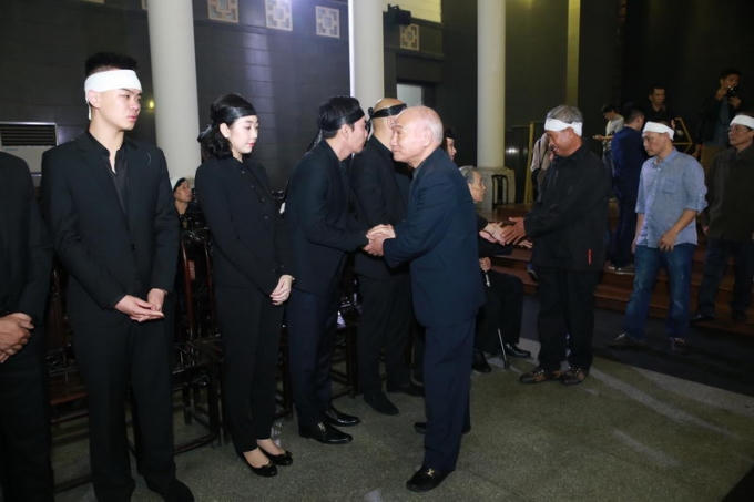 Nhiều nghệ sĩ tới chia buồn với gia đình nghệ sĩ Thanh Tùng.