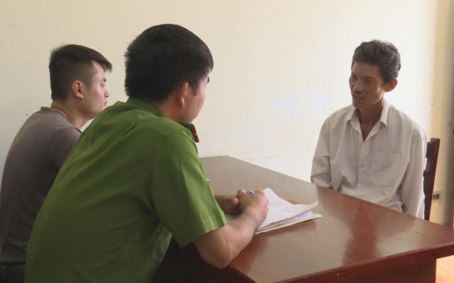 Bắt đối tượng dùng dao đâm vào đầu bạn nhậu rồi đón xe khách bỏ trốn