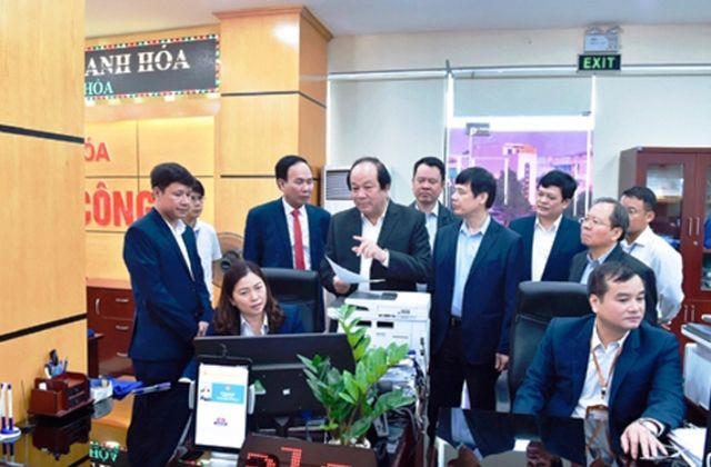 Tổ công tác của Thủ tướng Chính phủ kiểm tra giải quyết thủ tục hành chính tại Trung tâm phục vụ hành chính công tỉnh Thanh Hóa.