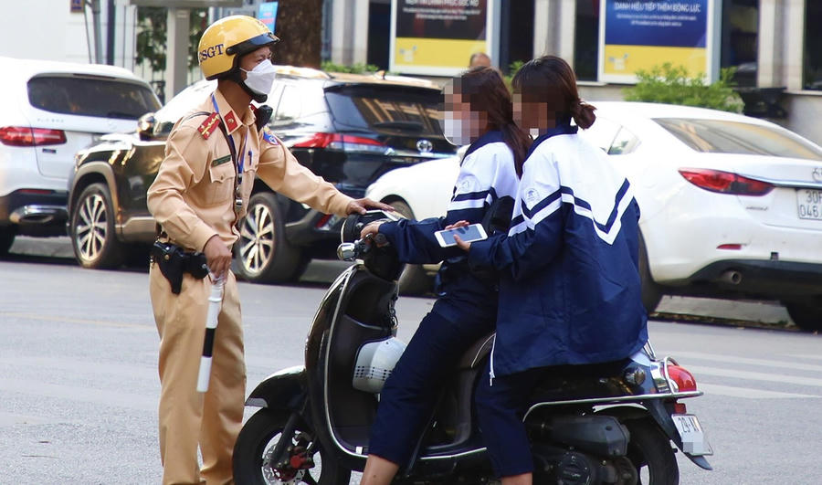 Xử lý nghiêm tình trạng học sinh, sinh viên chưa đủ tuổi vẫn điều khiển phương tiện 