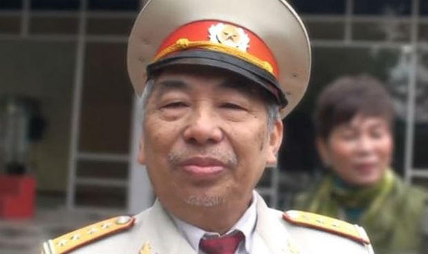Cựu Thượng sĩ Nguyễn Ngọc Luân đeo quân hàm Đại tá và thường xuyên tự xưng là Giáo sư, Tiến sĩ. (Ảnh: Cục Bảo vệ An ninh Quân đội).