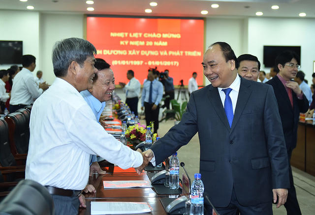 Thủ tướng gặp gỡ các lãnh đạo chủ chốt của tỉnh Bình Dương.