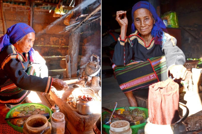 Mí Yă Bě đun cà phê theo kiểu của người Ê Đê Adham. (Ảnh: Đoàn Bắc)