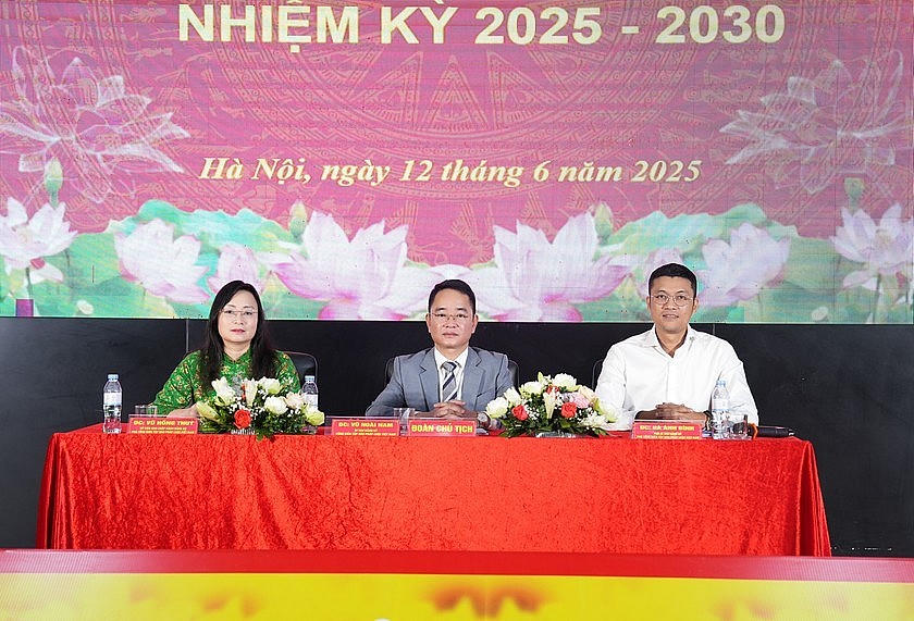 Đoàn Chủ tịch Đại hội Đảng bộ Báo PLVN lần thứ III, nhiệm kỳ 2025 - 2030. (Ảnh: Phương Mai)