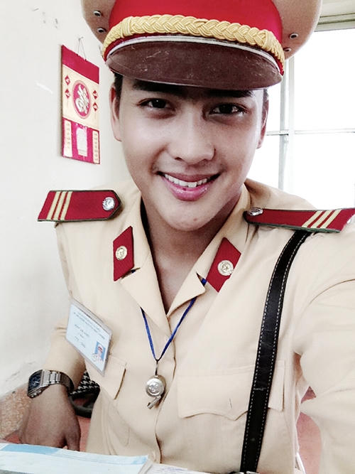 Thái Bá Nam trong màu áo cảnh sát giao thông. Ảnh: Facebook.