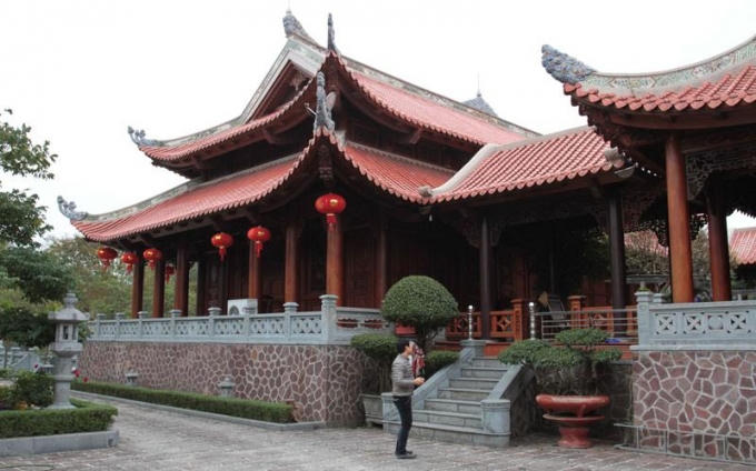 Nhiều người thích thú ghi lại khoảnh khắc tại ngôi  nhà độc đáo này.